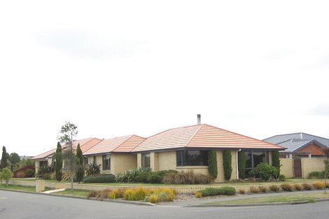 Photo of property in 2 Courtfield Close, Parklands, Christchurch, 8083