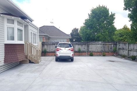 Photo of property in 29 Lincoln Road, Henderson, Auckland, 0610