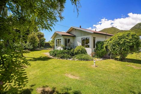 Photo of property in 426 Abel Tasman Drive, Motupipi, Takaka, 7183