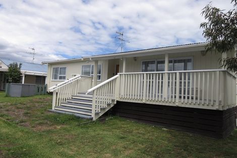 Photo of property in 72 Queens Road, Waikanae Beach, Waikanae, 5036