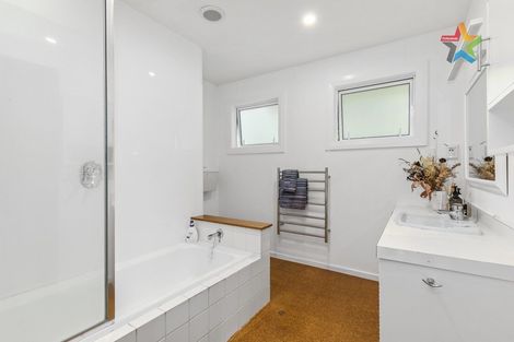 Photo of property in 21a Walnut Way, Maungaraki, Lower Hutt, 5010