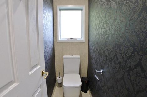 Photo of property in 2/5 Hellyers Street, Birkdale, Auckland, 0626