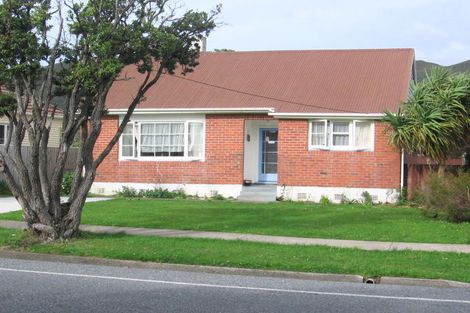 Photo of property in 108 Cambridge Terrace, Fairfield, Lower Hutt, 5011