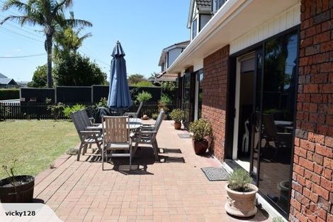 Photo of property in 1/48 East Coast Road, Milford, Auckland, 0620