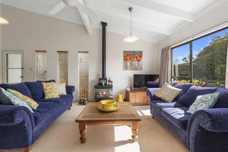 Photo of property in 1/1 Oaktree Avenue, Browns Bay, Auckland, 0630