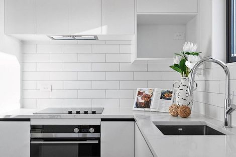 Photo of property in 2/1090 Beach Road, Torbay, Auckland, 0630