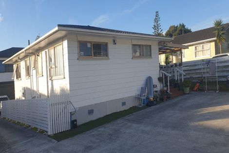 Photo of property in 13a Waari Avenue, Sunnyvale, Auckland, 0612
