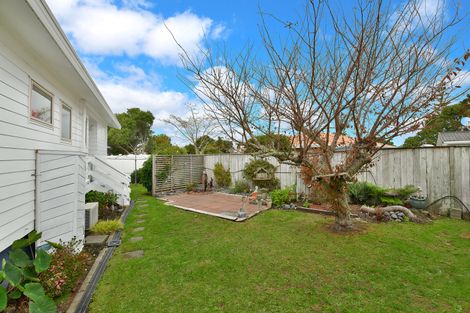 Photo of property in 14 Nickell Place, Orewa, 0931