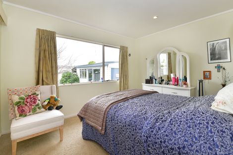 Photo of property in 14 Nickell Place, Orewa, 0931