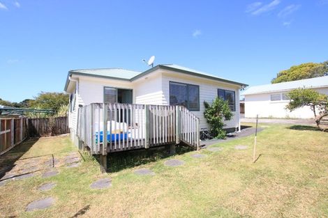 Photo of property in 5 Amberley Avenue, Te Atatu South, Auckland, 0610