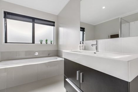 Photo of property in 79 Rathmar Drive, Manurewa, Auckland, 2105