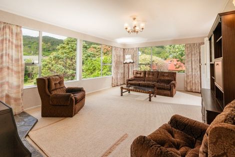 Photo of property in 1 Peterhouse Street, Tawa, Wellington, 5028