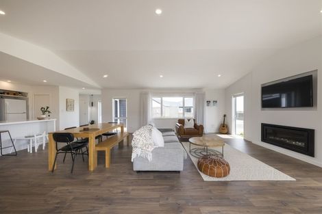 Photo of property in 19 Silicon Way, Fitzherbert, Palmerston North, 4410