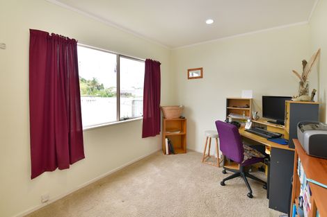 Photo of property in 14 Nickell Place, Orewa, 0931
