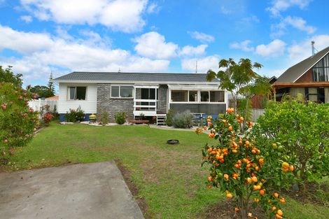 Photo of property in 14 Nickell Place, Orewa, 0931