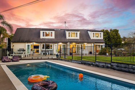 Photo of property in 15a Whangaparaoa Road, Red Beach, 0932
