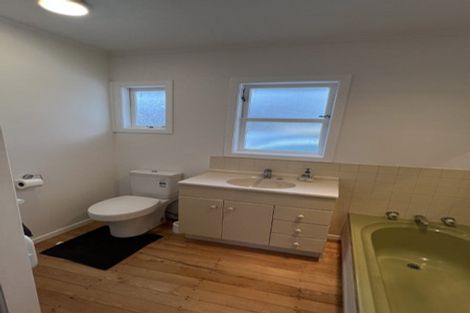 Photo of property in 32 Essex Street, Te Atatu South, Auckland, 0610