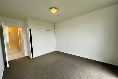 Photo of property in Bryon Court Flats, 25 Apuka Street, Brooklyn, Wellington, 6021
