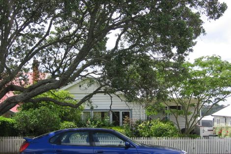 Photo of property in 24 Waterview Road, Stanley Point, Auckland, 0624