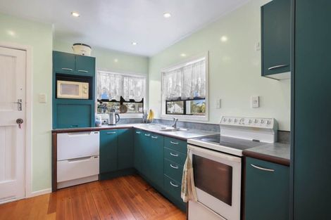 Photo of property in 34 Hobsonville Road, West Harbour, Auckland, 0618