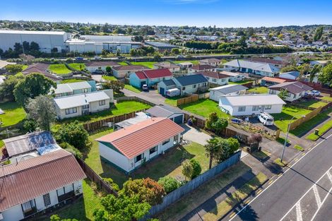 Photo of property in 121 Shifnal Drive, Randwick Park, Auckland, 2105