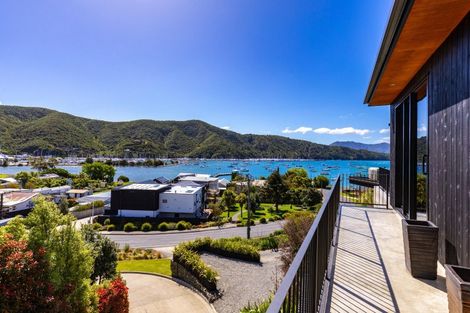 Photo of property in 324a Waikawa Road, Waikawa, Picton, 7220