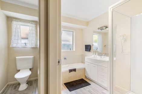 Photo of property in 11 Grabella Place, Papamoa Beach, Papamoa, 3118