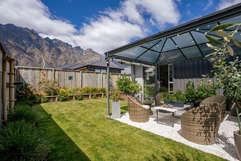 Photo of property in 39 Howden Drive, Jacks Point, 9371