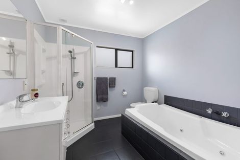 Photo of property in 6 Saunders Close, Whitby, Porirua, 5024