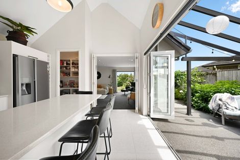 Photo of property in 194 Saint James Drive, Huntington, Hamilton, 3210