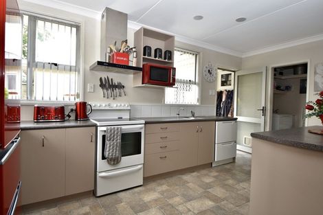 Photo of property in 65 Victoria Street, Carterton, 5713