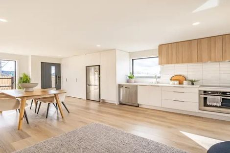 Photo of property in 4/7 Wainuiomata Road, Wainuiomata, Lower Hutt, 5014