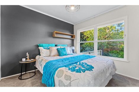 Photo of property in 2/13 Jonathan Place, Sunnynook, Auckland, 0620