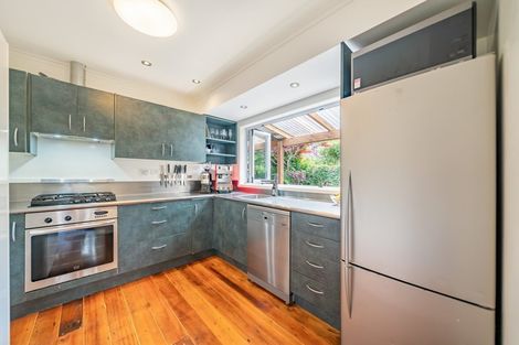 Photo of property in 82 Pinehaven Road, Pinehaven, Upper Hutt, 5019