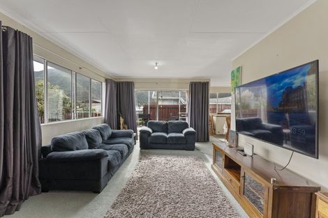 Photo of property in 43 California Drive, Totara Park, Upper Hutt, 5018