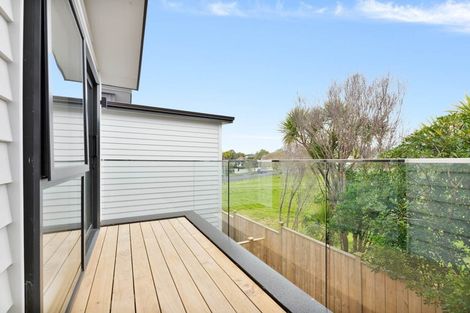 Photo of property in 21c Montgomery Avenue, Belmont, Auckland, 0622