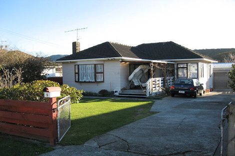 Photo of property in 5 Roberts Street, Wainuiomata, Lower Hutt, 5014