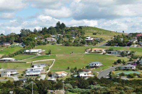 Photo of property in 10 Freyja Crescent, Coopers Beach, 0420