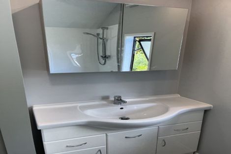 Photo of property in 1/6 Tahinga Street, Northcote, Auckland, 0627