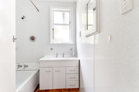 Photo of property in 238 High Street North, Carterton, 5713