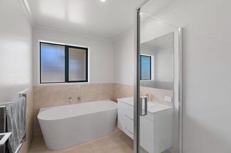 Photo of property in 9 Te Piriti Road, One Tree Point, 0118