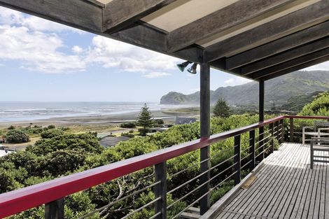 Photo of property in 101 Marine Parade North, Piha, New Lynn, 0772