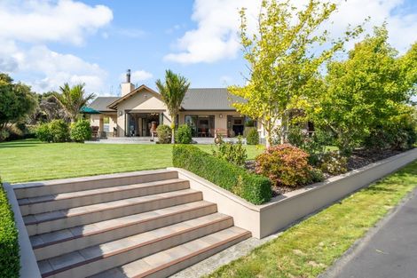 Photo of property in 32 Paekakariki Hill Road, Pauatahanui, Porirua, 5381