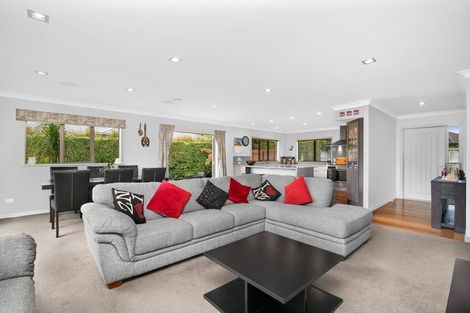 Photo of property in 2 Rays Way, Tuakau, 2121