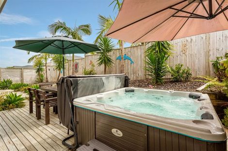 Photo of property in 21 Tawa Place, Orewa, 0931