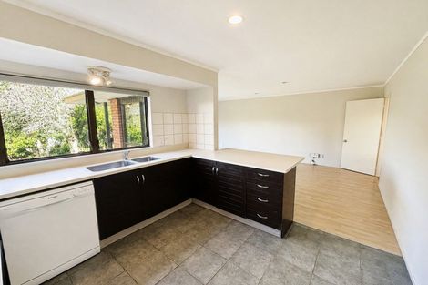 Photo of property in 3 Kadina Place, Botany Downs, Auckland, 2010