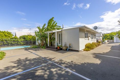 Photo of property in 16 Gladstone Road, Bluff Hill, Napier, 4110