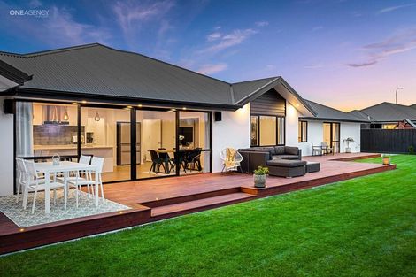 Photo of property in 7 Oakville Close, Rangiora, 7400