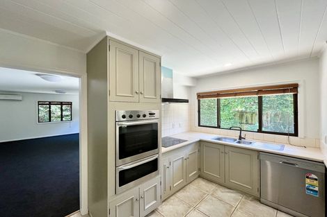 Photo of property in 2/5 Seacliffe Avenue, Belmont, Auckland, 0622