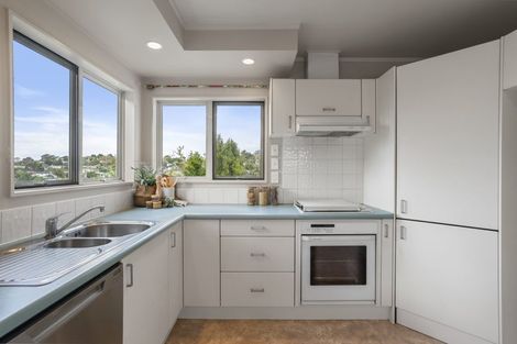 Photo of property in 2/20 Compton Street, Hillcrest, Auckland, 0627